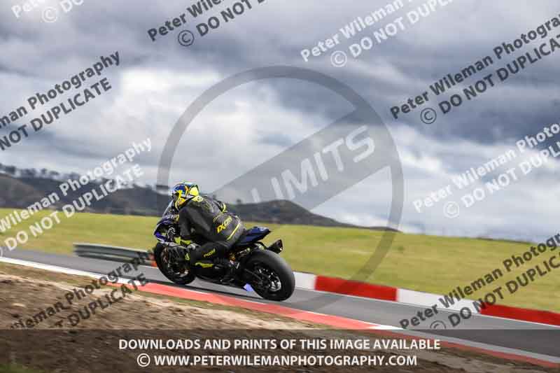 cadwell no limits trackday;cadwell park;cadwell park photographs;cadwell trackday photographs;enduro digital images;event digital images;eventdigitalimages;navarra;no limits trackdays;peter wileman photography;racing digital images;trackday digital images;trackday photos